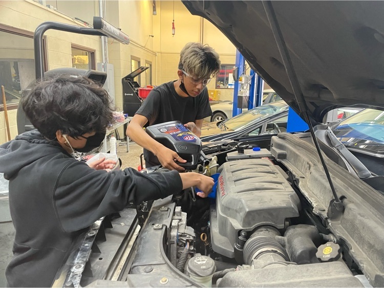 Students changing oil in Auto Service