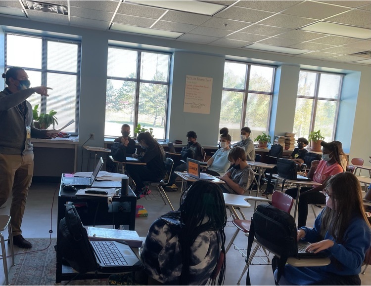 In 7th Grade E/LA - Students are annotating short stories with graphic organizers to dig deeper into a texts setting and details. Three cheers to Mr. Lovell’s and Mr. Heinemann’s classes.